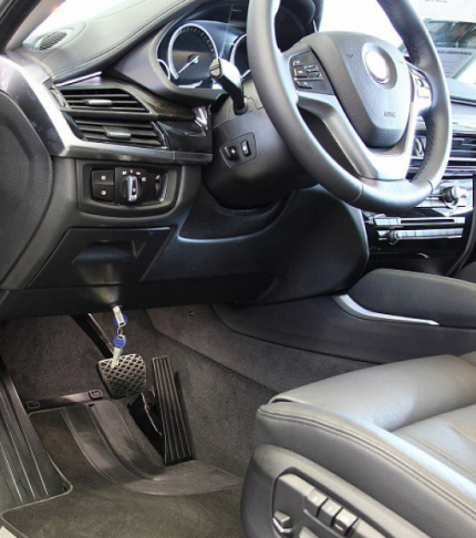 Установка блокиратора педали тормоза MINI