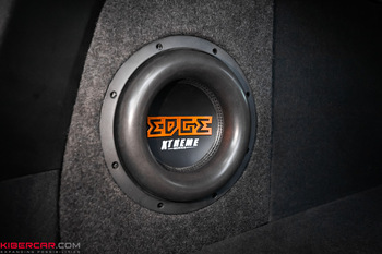 BMW X4: установка стелс сабвуфера