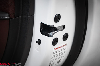 Infiniti QX80: доводчики дверей SmartGear