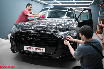 Audi Q7: оклейка защитной полиуретановой пленкой