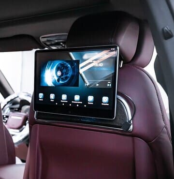 Мониторы в подголовники и потолочные мониторы на Maserati