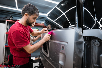 Оклейка BYD FangChengBao Leopard 5: сочетание матовой и глянцевой пленки