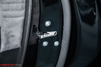 Tank 500: штатные доводчики дверей от SmartGear