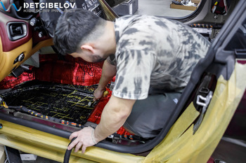 Aston Martin DB11: шумоизоляция STP Aerocell