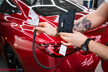 Infiniti Q60S: доводчики дверей SmartGear