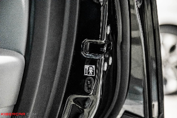 Toyota Sequoia: штатные доводчики от SmartGear