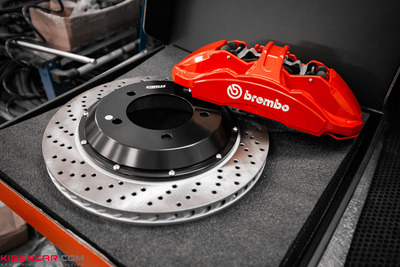 Toyota Land Cruiser 200: оригинальная тормозная система Brembo