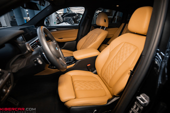 Перетяжка салона BMW X4 в бежевую наппу и алькантару