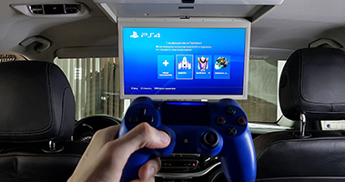 PlayStation 4 на потолочном мониторе в Mercedes-Benz V-Класс