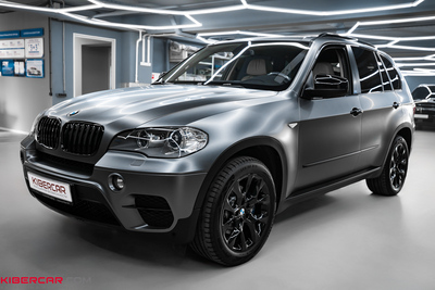 Оклейка BMW X5 матовым полиуретаном