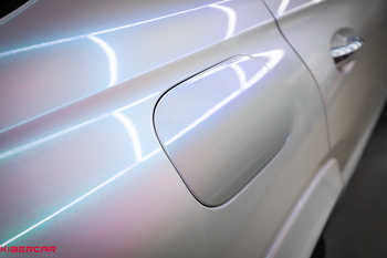 Mercedes-Benz GLE с изюминкой: оклейка кузова белой полиуретановой пленкой с перламутровым эффектом