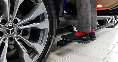 Автоматические пороги для новенького Mercedes-Benz GLE: Установка и демонстрация