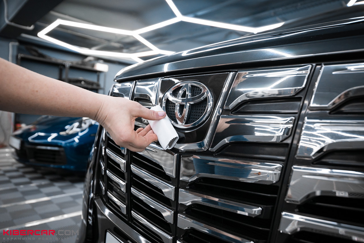 Toyota Alphard полировка и керамика