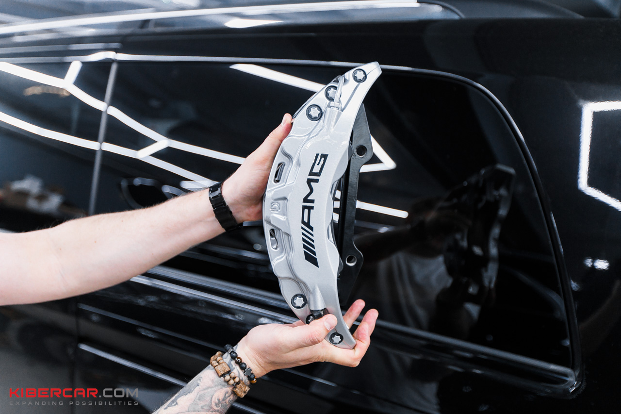 Установка суппортов с надписью AMG