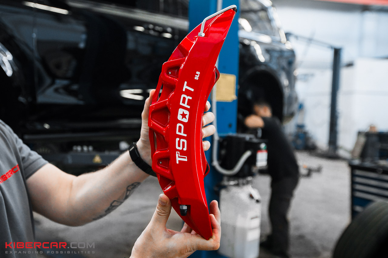 Красный суппорт TT Sport с надписью перед установкой на Tank 500