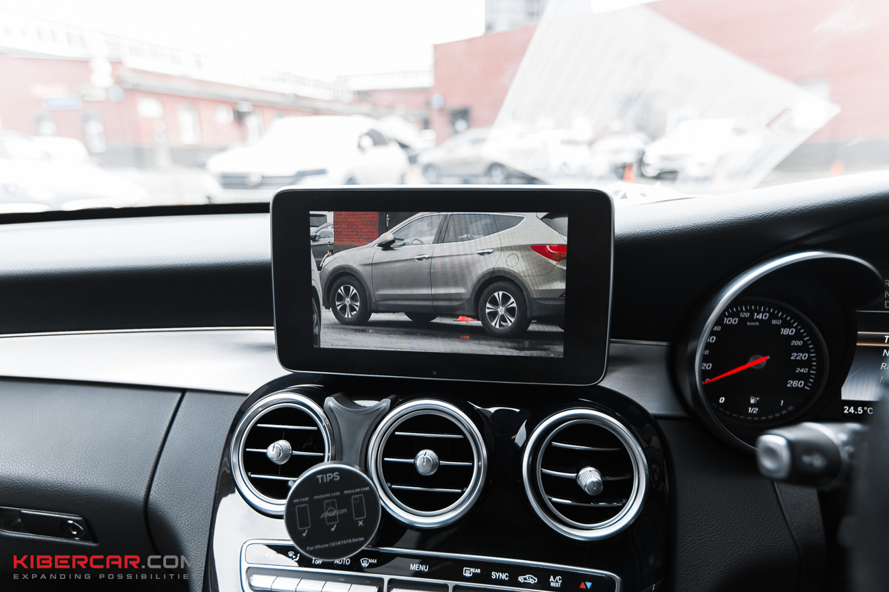 Mercedes-Benz C-Класса после доработки электроники камера обгона на штатном экране