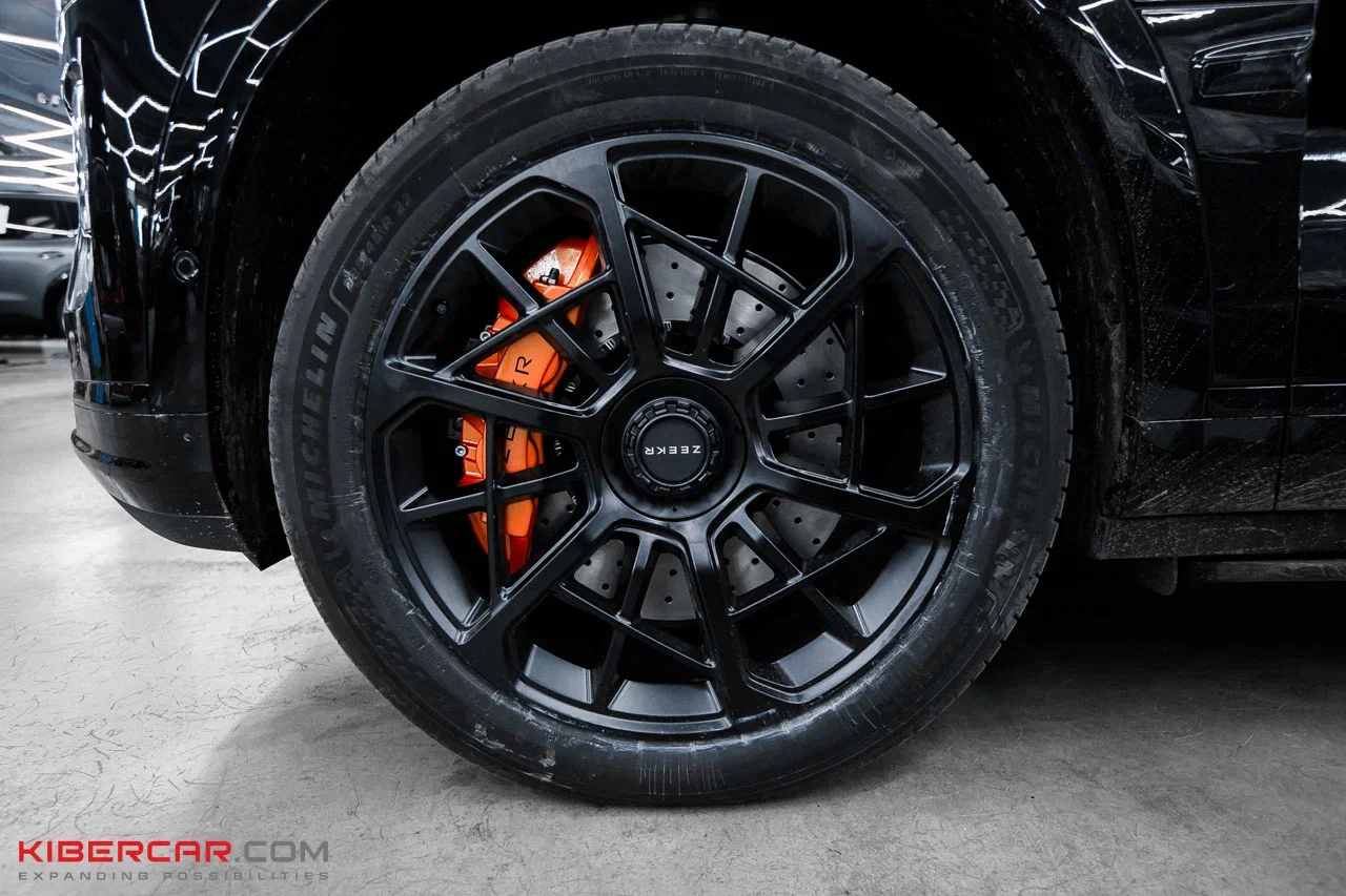 Переднее колесо Zeekr 9X с суппортом Brembo и диском Stopflex