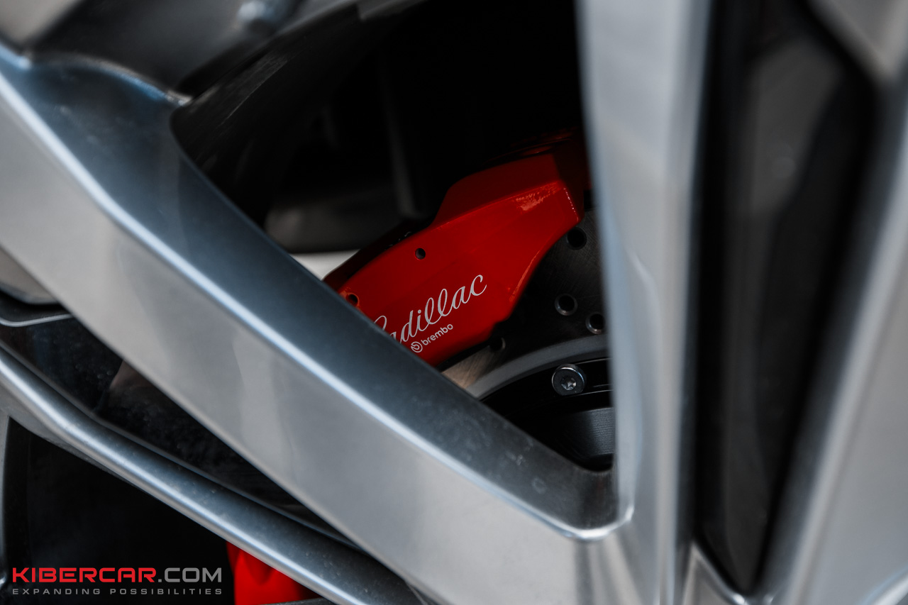Cadillac Escalade с модернизированной тормозной системой Brembo