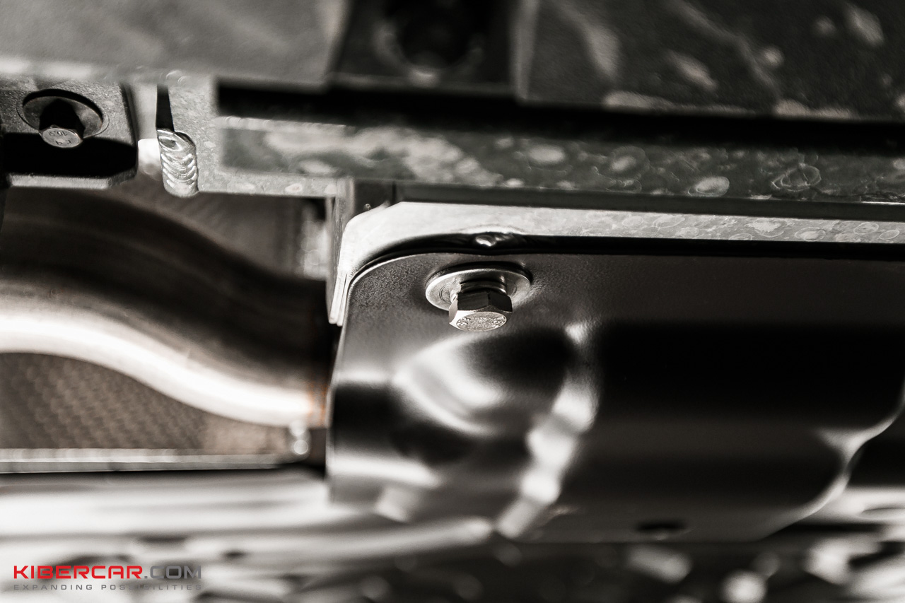 Установка защиты днища в Zeekr 9X