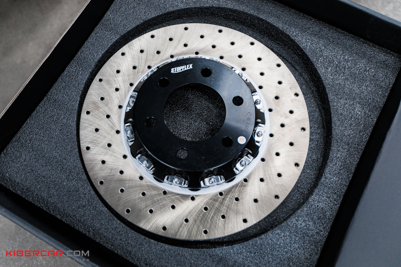 Toyota Land Cruiser 300 тормоза Brembo (18).jpg