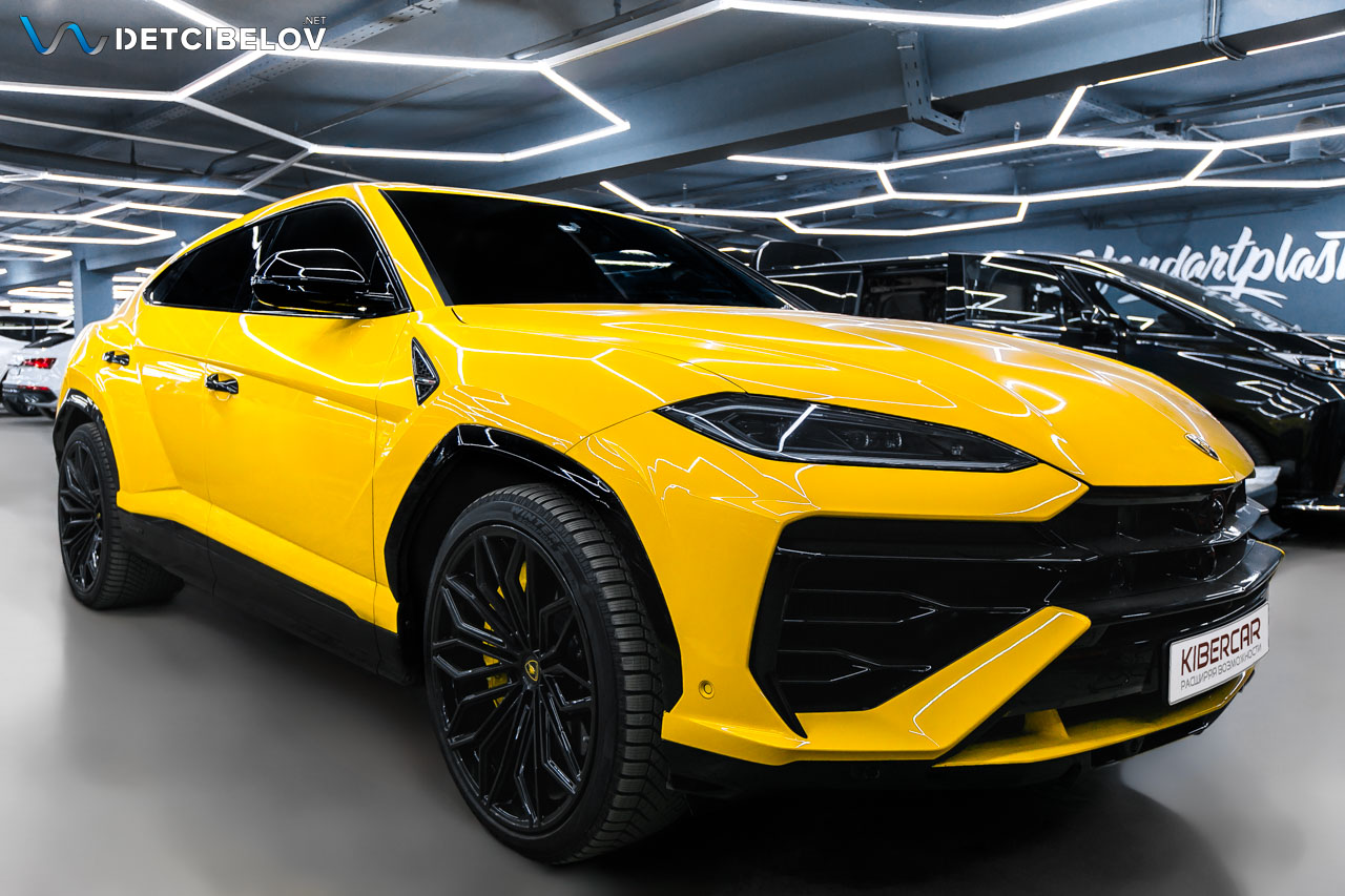 Lamborghini Urus.jpg