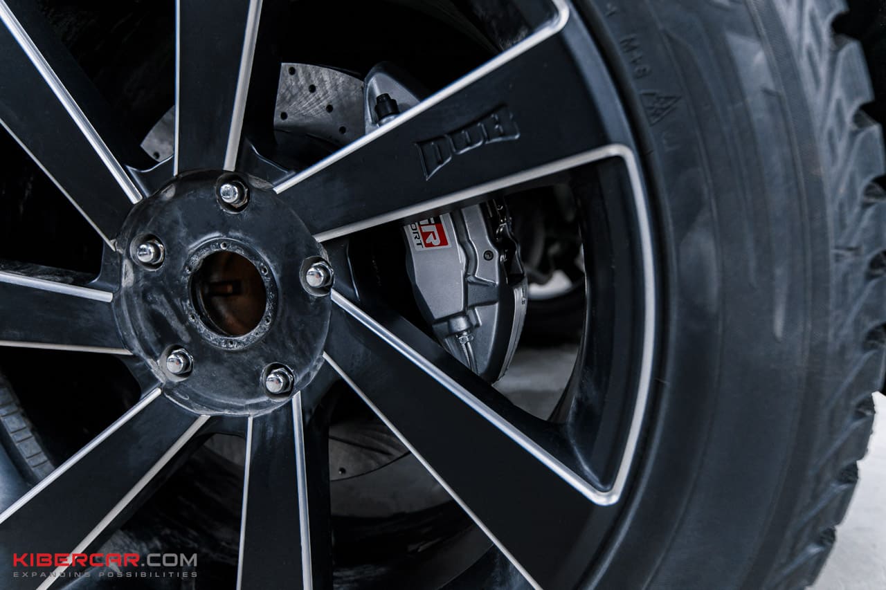 Тормозная система TTSPORT на Lexus LX570.jpg