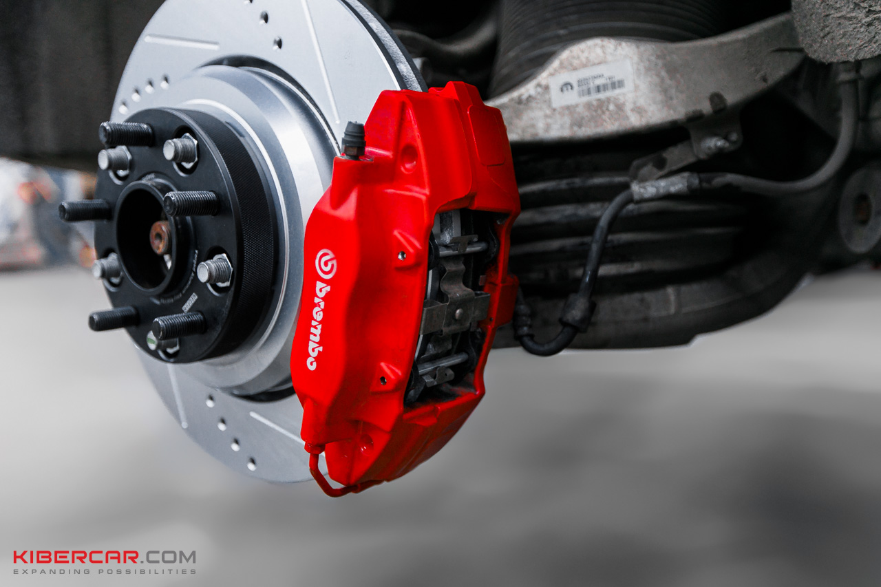 Jeep Grand Cherokee тормоза Brembo и PowerStop