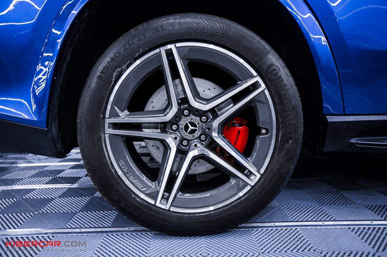 Заднее колесо Mercedes GLS с обновленной тормозной системой AMG