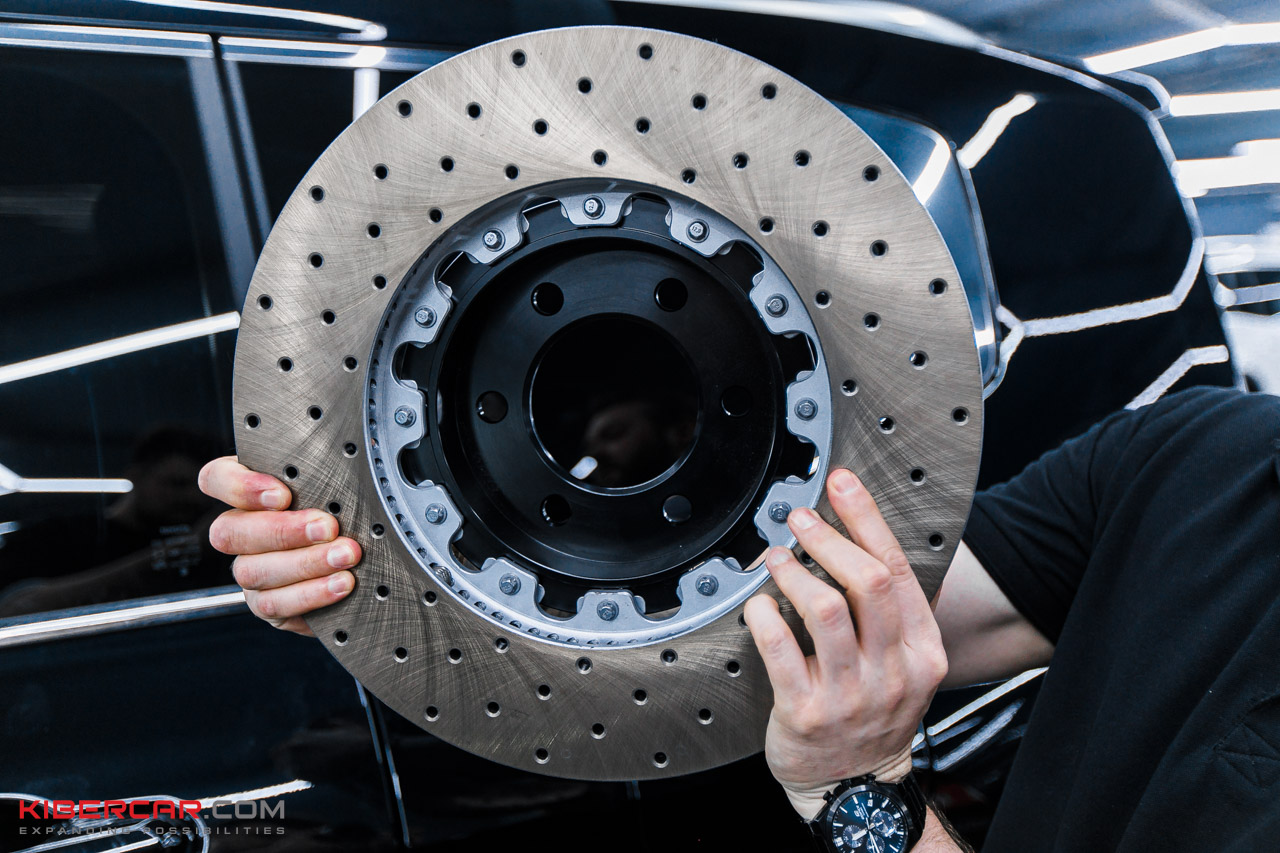 Toyota Land Cruiser 300 тормоза Brembo (15).jpg