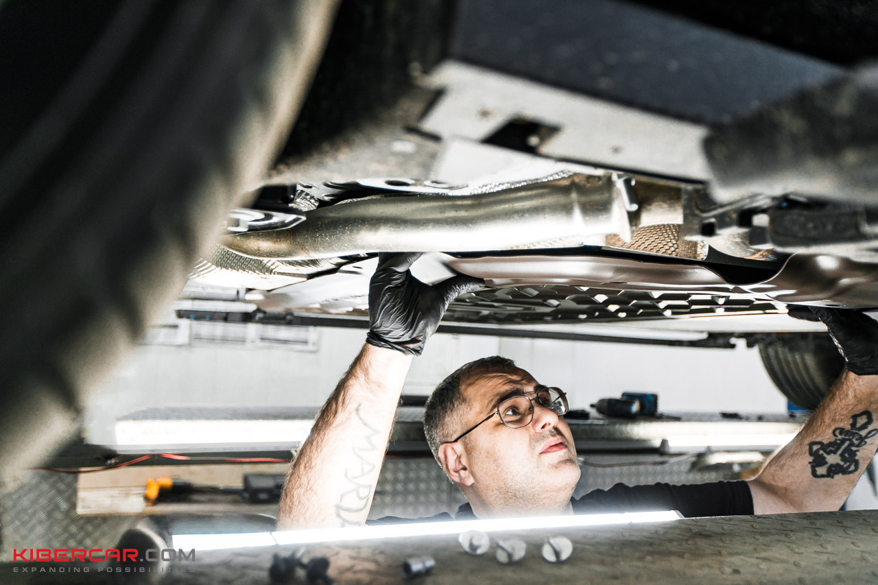 Zeekr 9X установка защиты днища (2).jpg