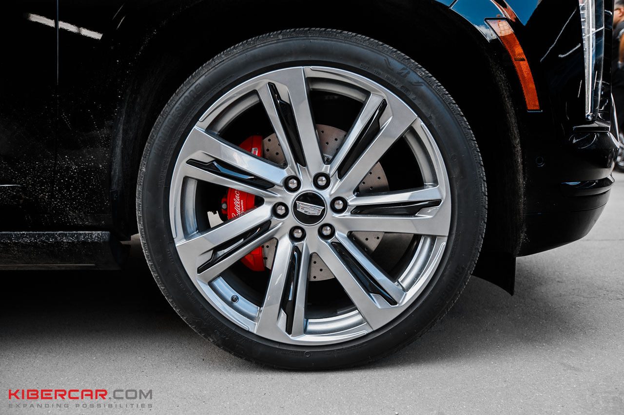 Тормоза Brembo на Cadillac Escalade 2025 суппорты и диски Brembo спереди