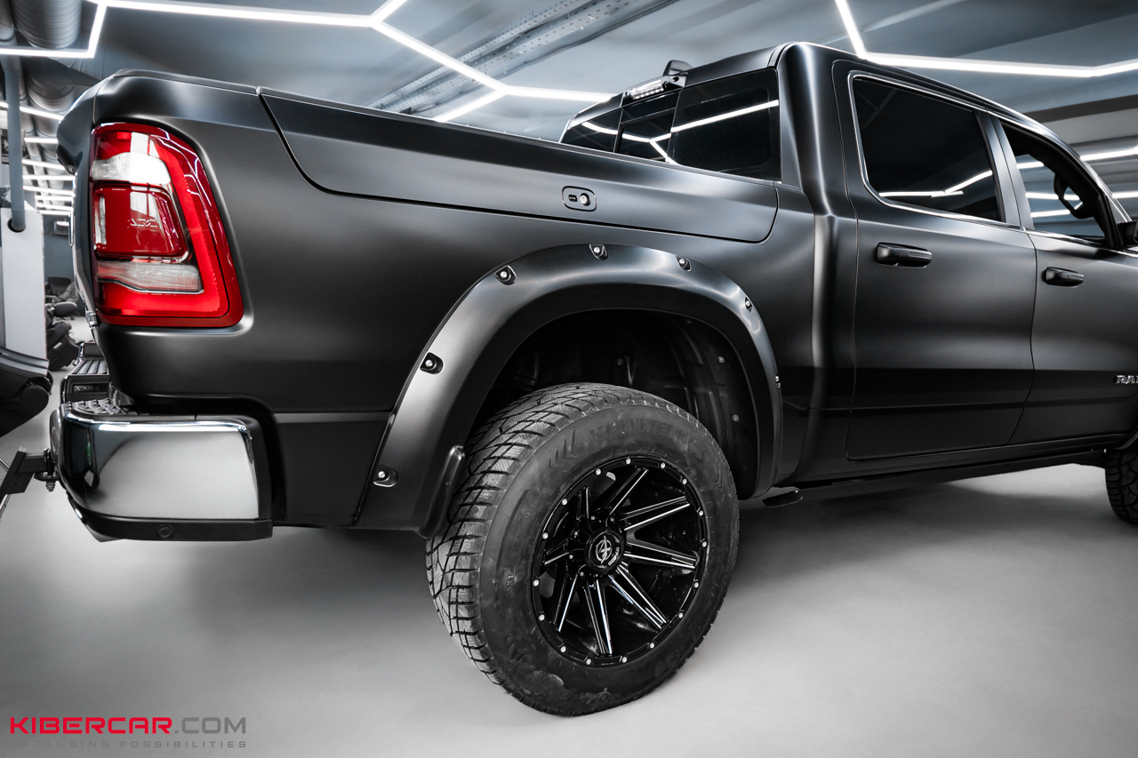 Оклейка элементов матовой полиуретановой пленкой