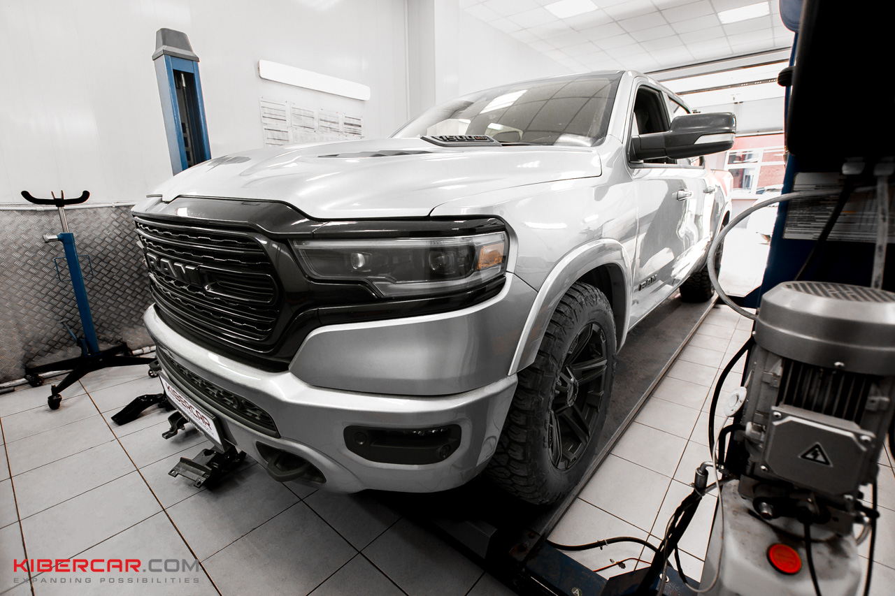 Установка розеток в Ram 1500 в КИБЕРКАР