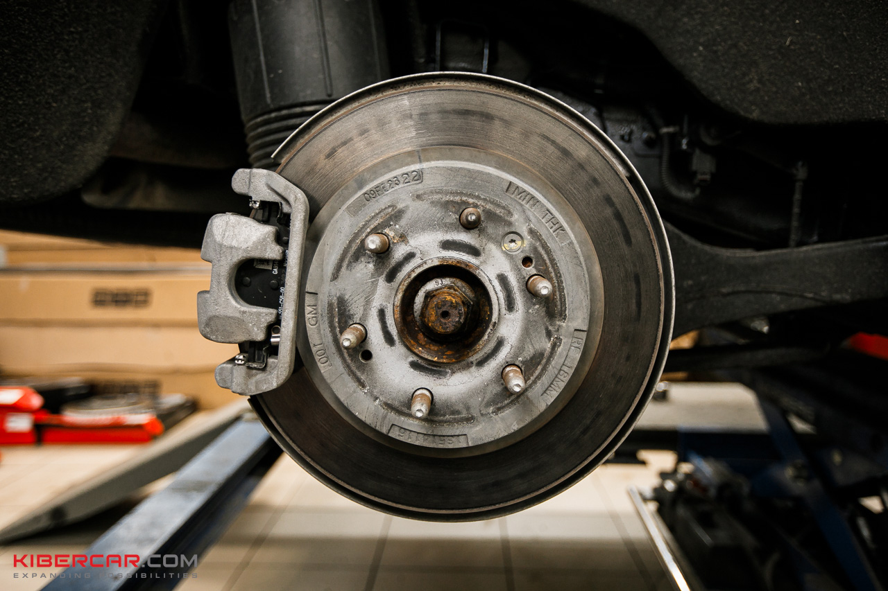 Cadillac Escalade тормоза Akebono (14).jpg