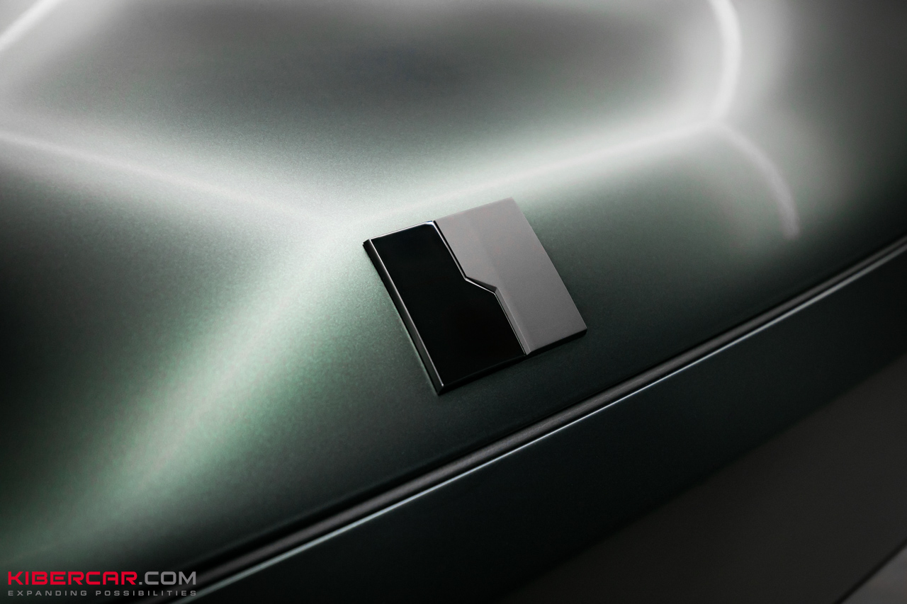 Lynk & Co 900 с глянцевыми элементами