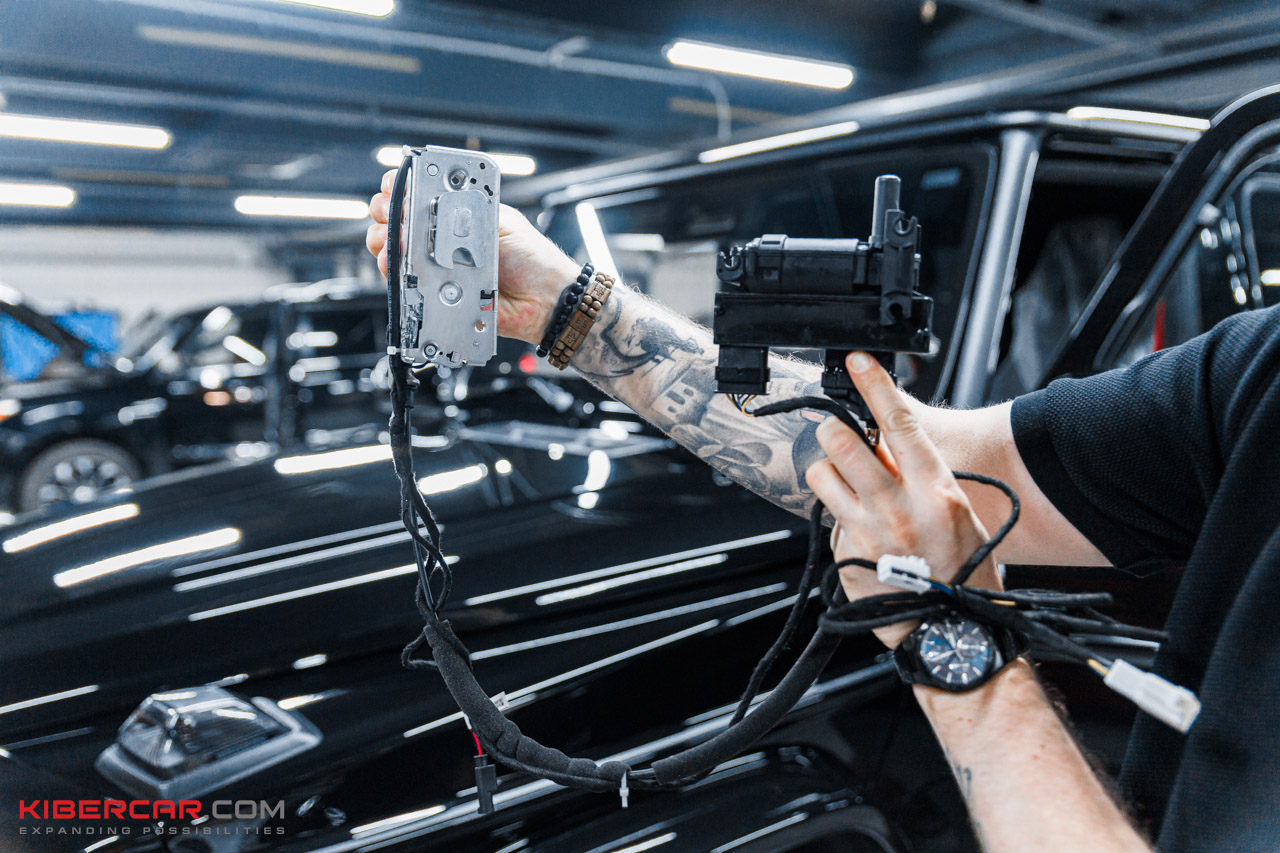 Комплект доводчиков дверей для Mercedes-Benz G-Класса замки с электроприводом в КИБЕРКАР