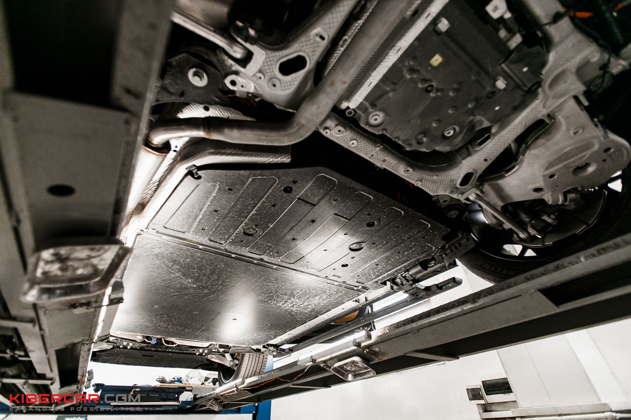 Zeekr 9X установка защиты днища (1).jpg