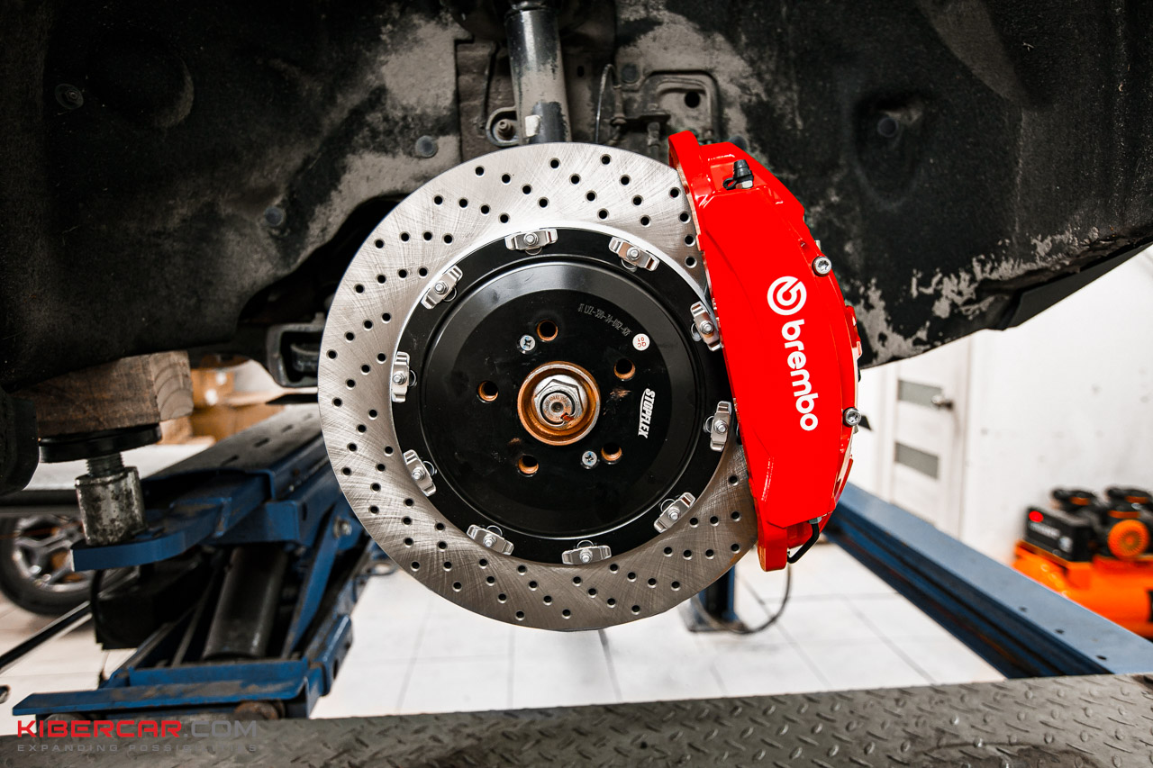 Монтаж 6-поршневого суппорта Brembo и тормозного диска на переднюю ось Jetour T2