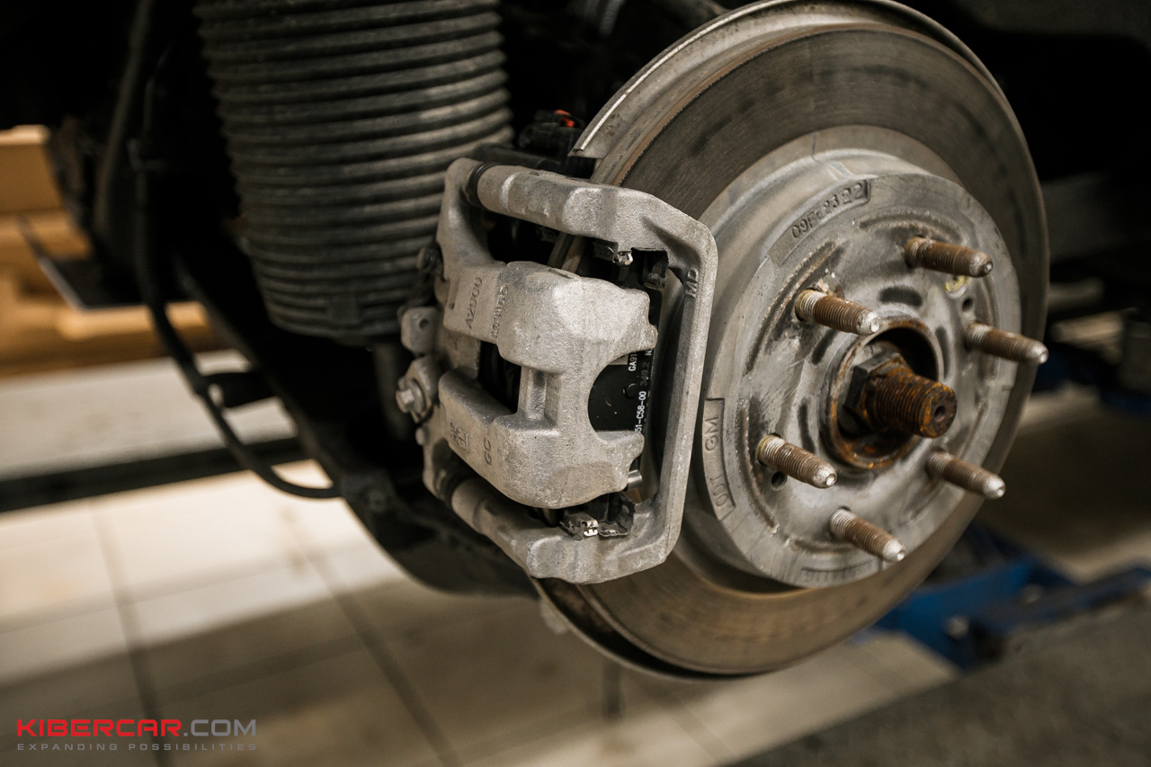 Cadillac Escalade тормоза Akebono (15).jpg