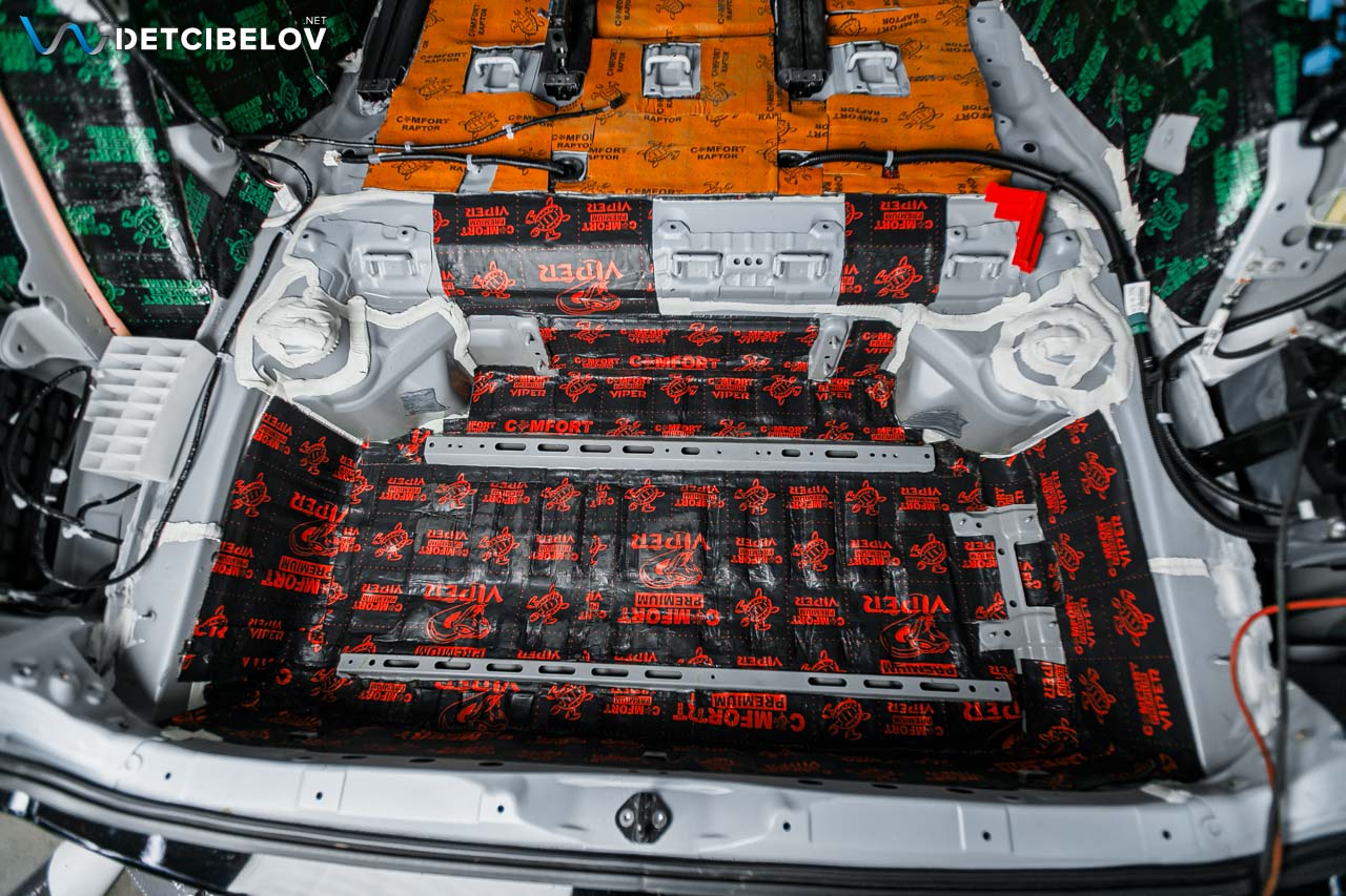 Шумоизоляция салона Toyota Sienna