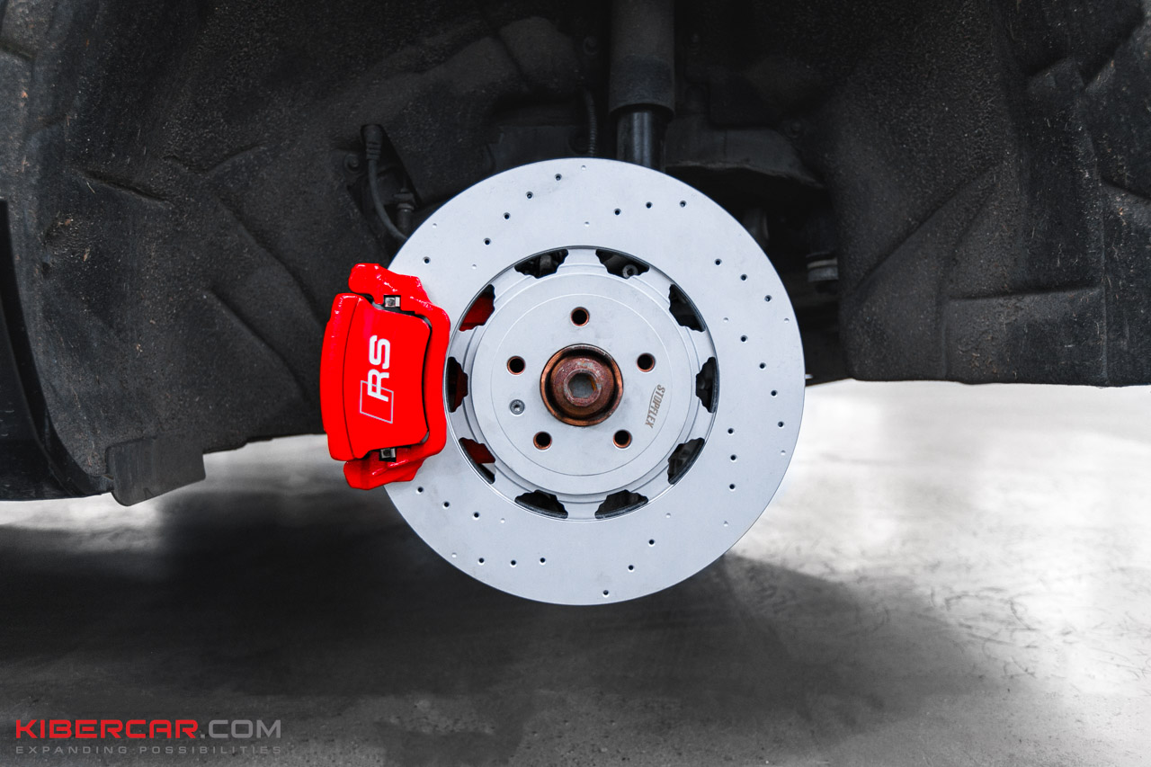 Задний двухсоставной перфорированный диск Stopflex с суппортом RS на Audi A7