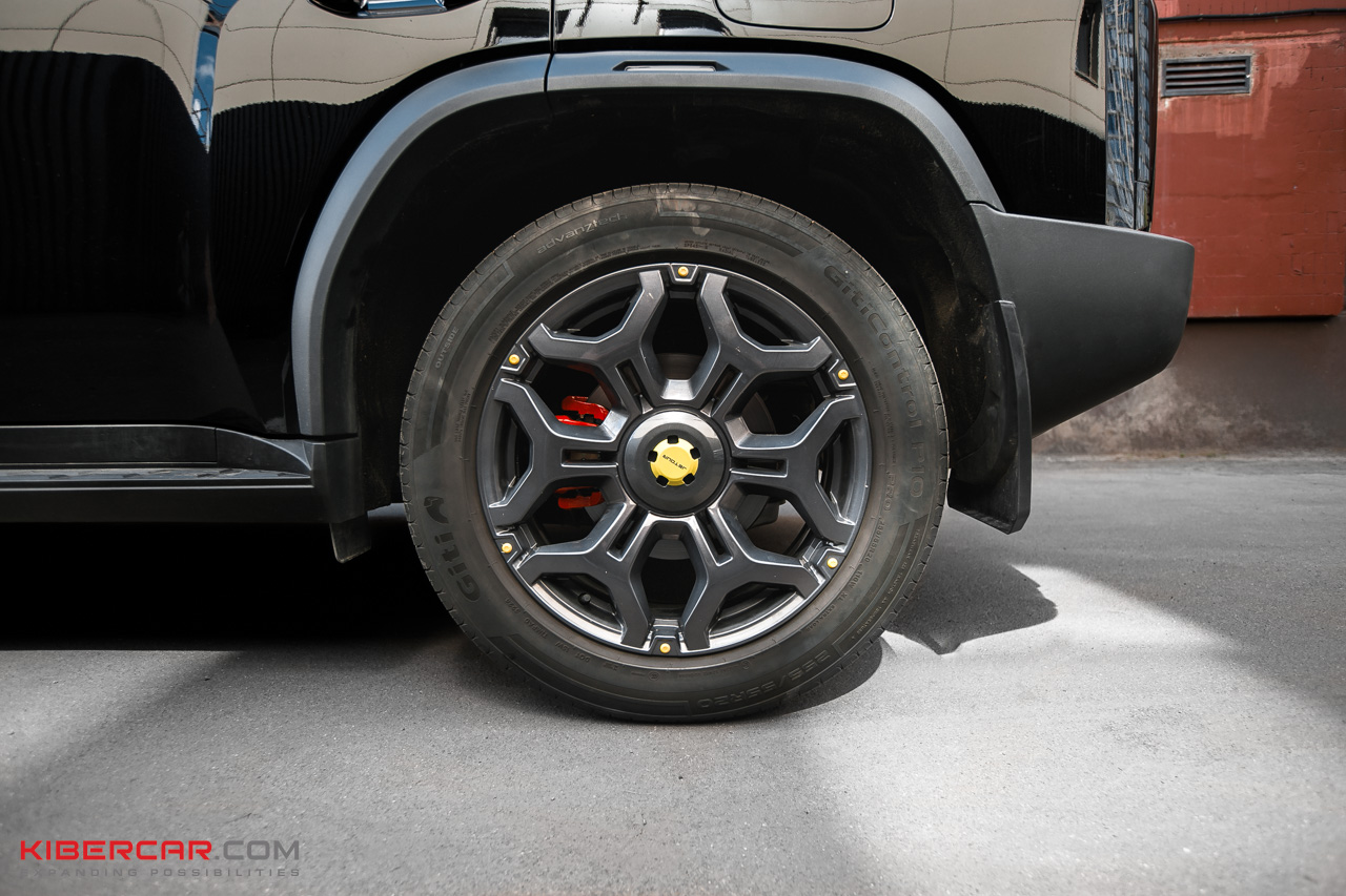 Покраска заднего суппорта Jetour T2 в красный цвет в тон передним Brembo