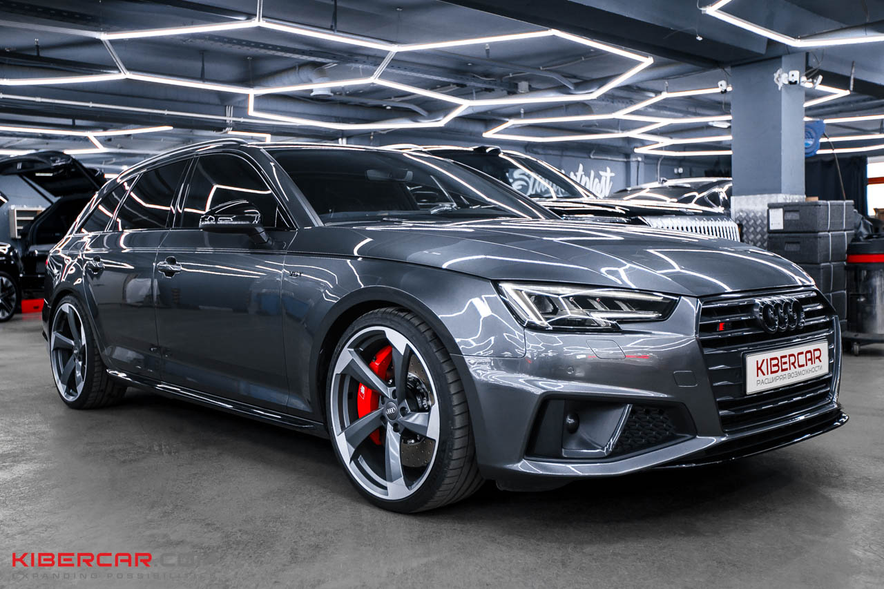 Audi S4 на замене тормозов Brembo в КИБЕРКАР
