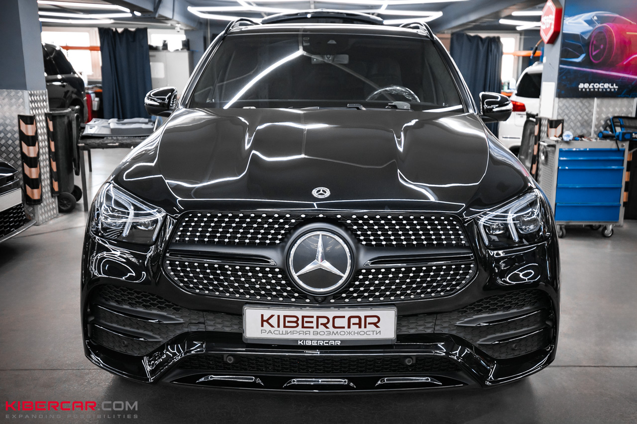 Mercedes-Benz GLE со штатной решеткой, вид спереди
