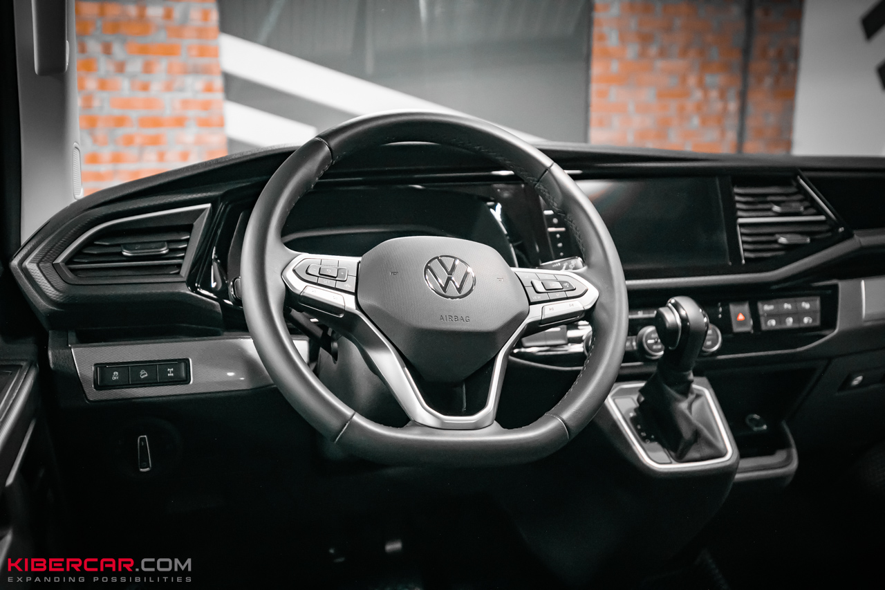 Штатные серые декоративные элементы салона Volkswagen Multivan до аквапринта под дерево