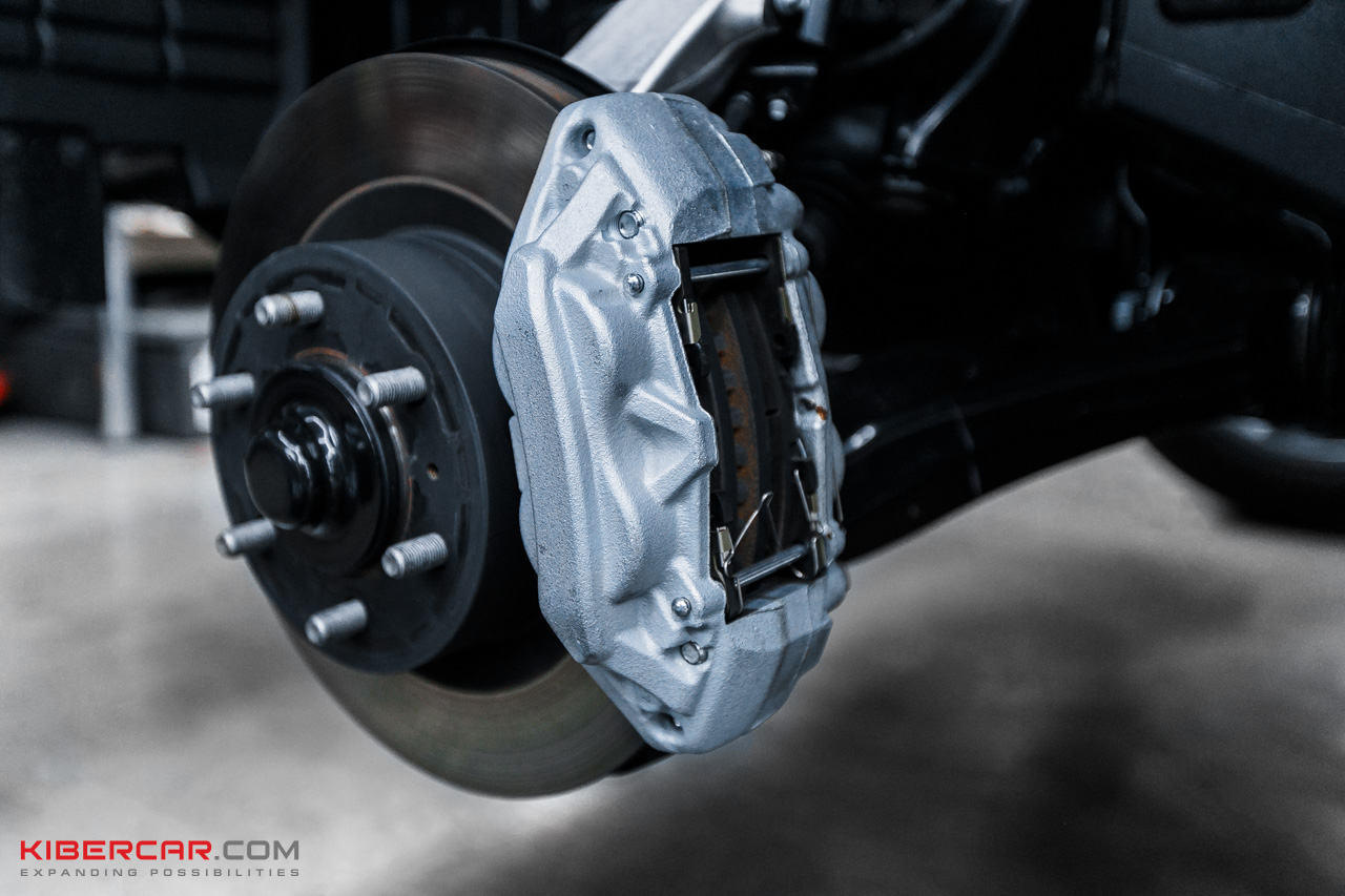 Toyota Land Cruiser 300 тормоза Brembo (17).jpg