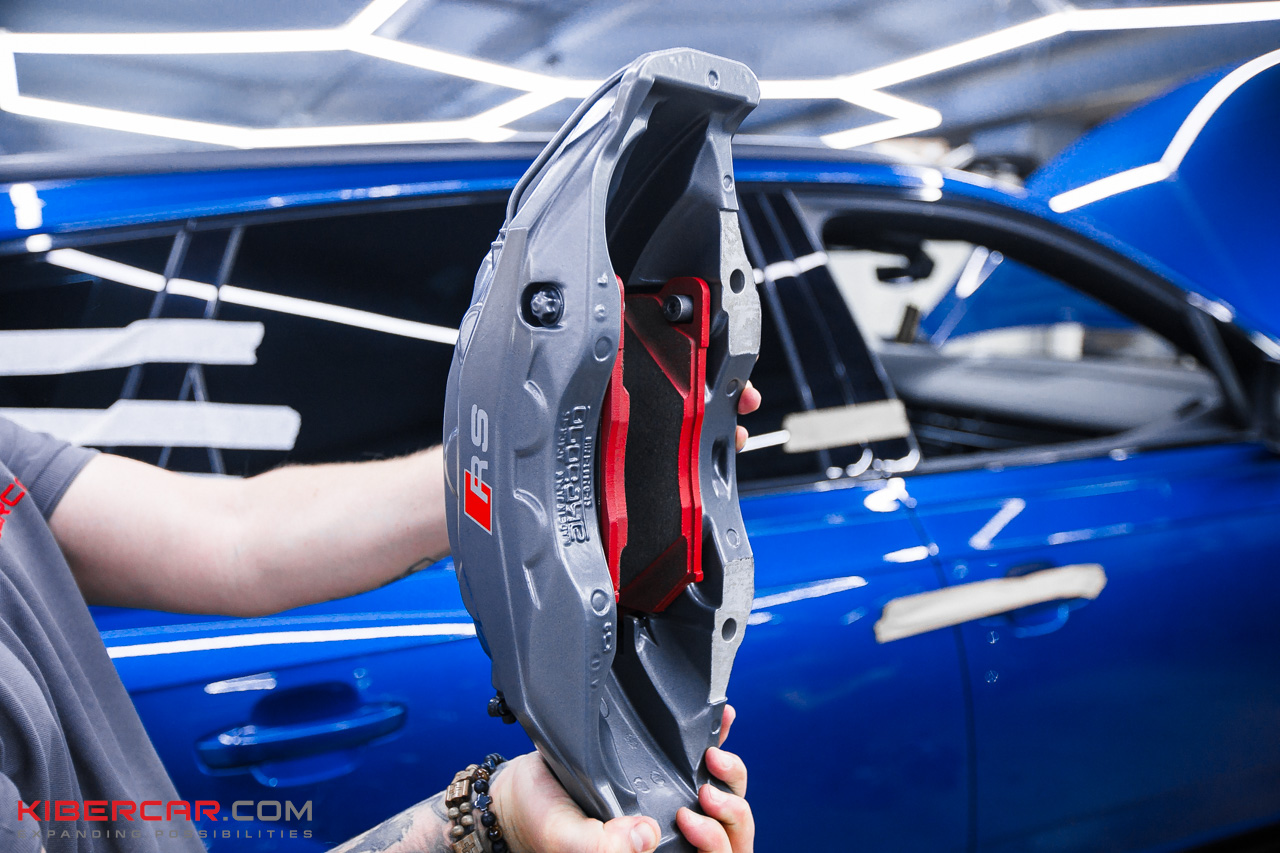 10-поршневые суппорты Akebono на Audi Q7