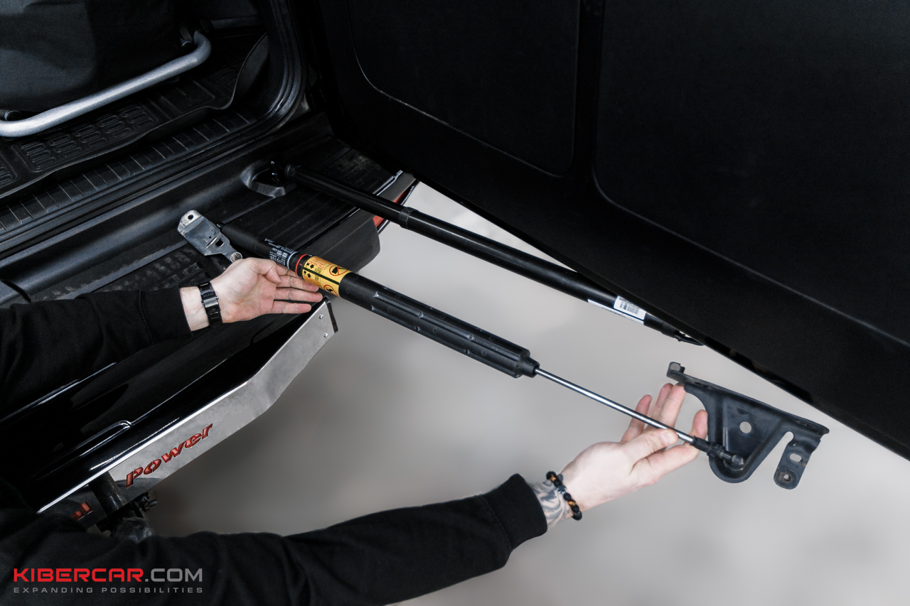 Toyota LC Prado электропривод крышки багажника (2).jpg