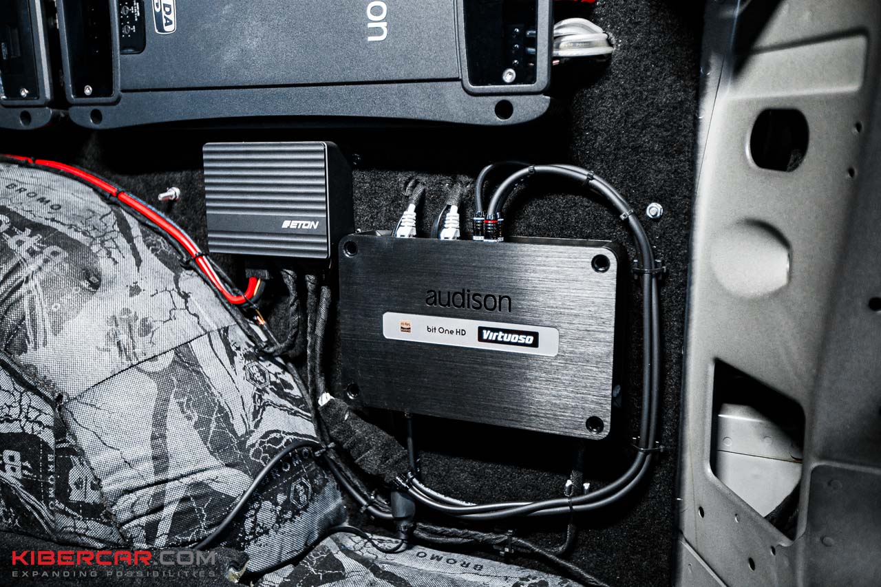 Процессор Audison Bit One HD Virtuoso для построения акустической системы в V-Классе