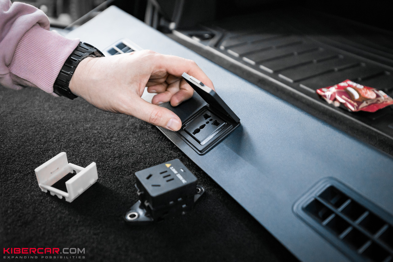 Lynk & Co 900 розетка 220В